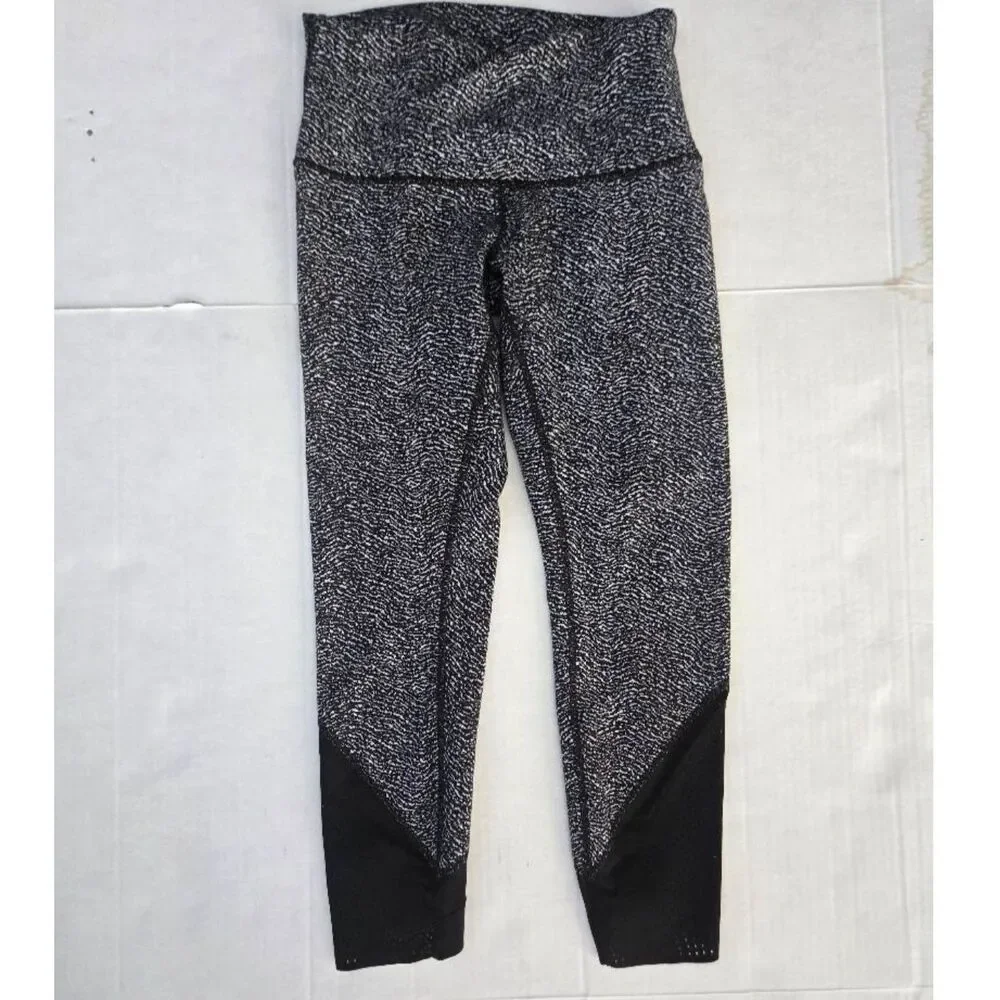 Lululemon • Wunder‎ Under Laser Cut Studio Crop Leggings • Size 8 • Black/White